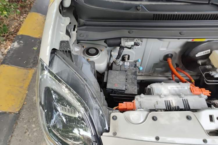 Used Wuling Hongguang MINIEV 2025 Four-Door Version Advanced Edition Engine Bay Right