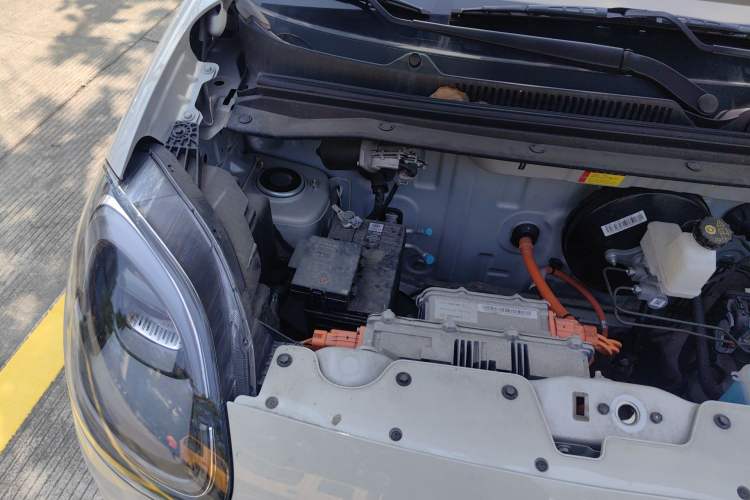 Used Wuling Hongguang MINIEV 2025 Four-Door Version Advanced Edition Engine Bay Right