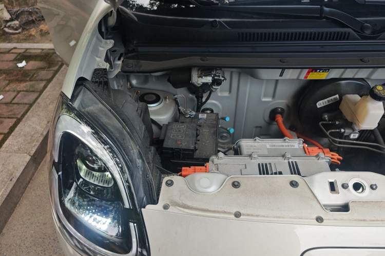 Used Wuling Hongguang MINIEV 2025 Four-Door Version Zhenxiang+ Edition Engine Bay Right