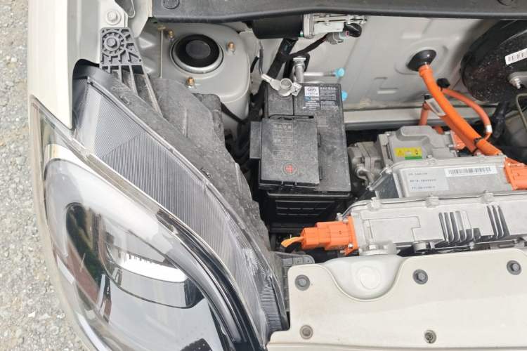 Used Wuling Hongguang MINIEV 2025 Four-Door Version Advanced Edition Engine Bay Right