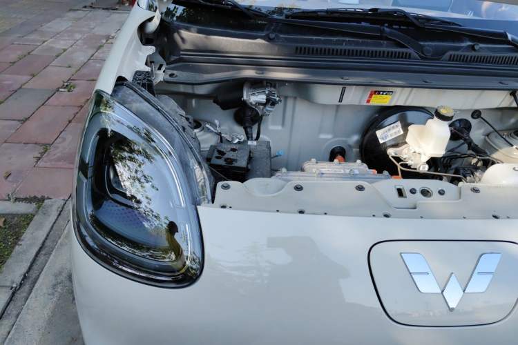 Used Wuling Hongguang MINIEV 2025 Four-Door Version Advanced Edition Engine Bay Right