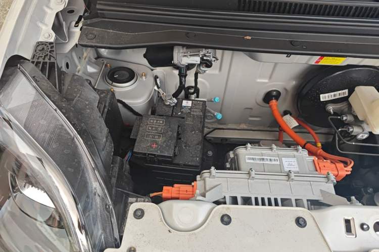 Used Wuling Hongguang MINIEV 2025 Four-Door Version Advanced Edition Engine Bay Right