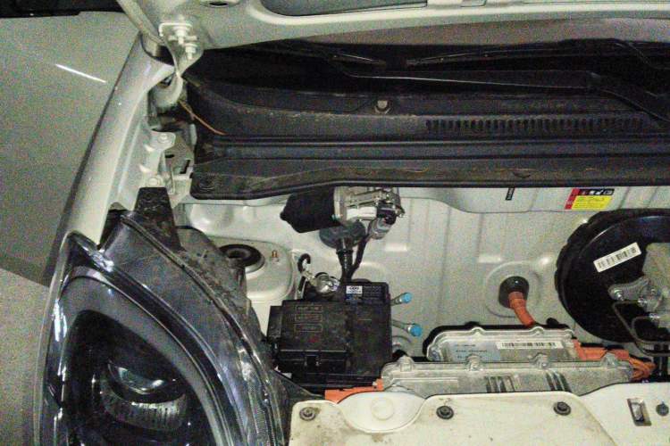 Used Wuling Hongguang MINIEV 2025 Four-Door Version Advanced Edition Engine Bay Right