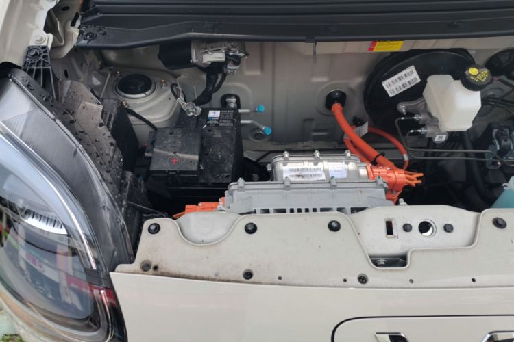 Used Wuling Hongguang MINIEV 2025 Four-Door Version Advanced Edition Engine Bay Right