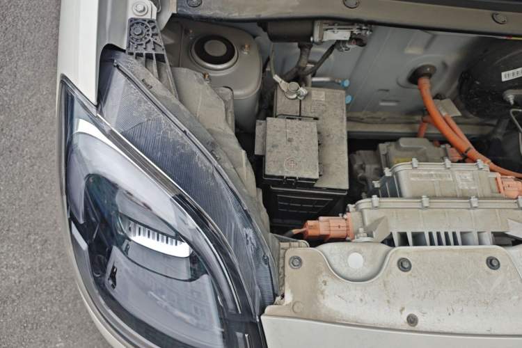 Used Wuling Hongguang MINIEV 2025 Four-Door Version Advanced Edition Engine Bay Right