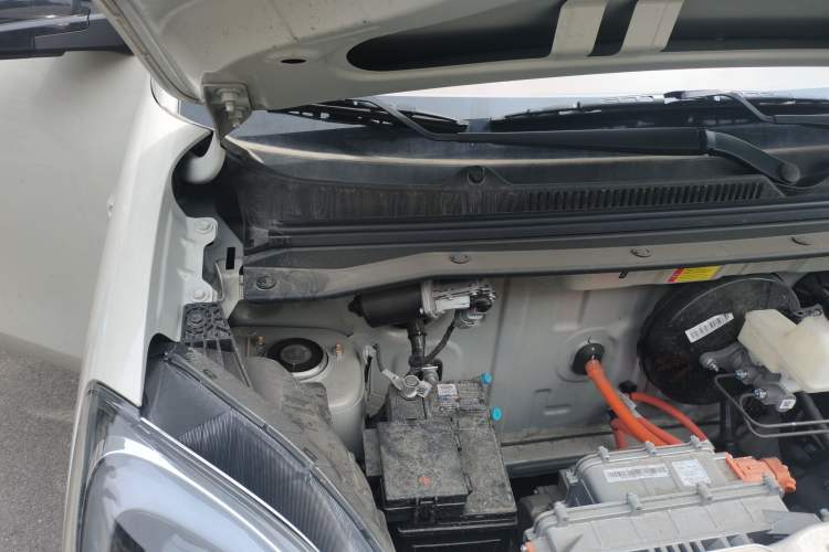 Used Wuling Hongguang MINIEV 2025 Four-Door Version Advanced Edition Engine Bay Right