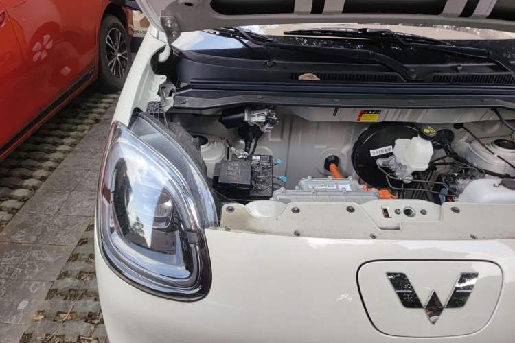 Used Wuling Hongguang MINIEV 2025 Four-Door Version Advanced Edition Engine Bay Right