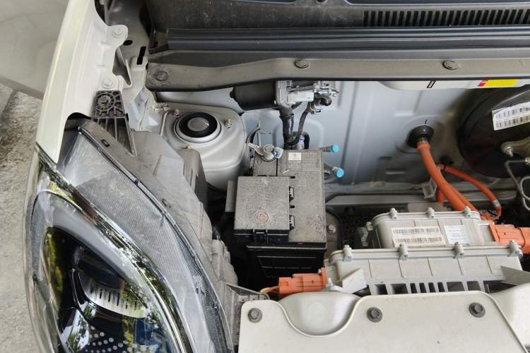 Used Wuling Hongguang MINIEV 2025 Four-Door Version Advanced Edition Engine Bay Right