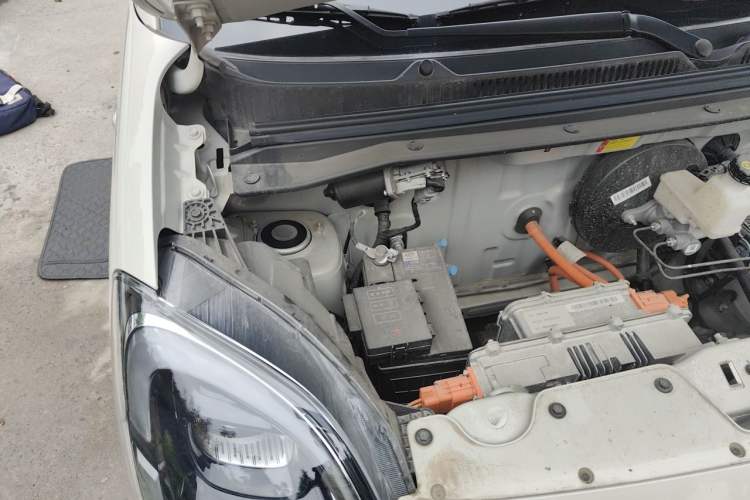 Used Wuling Hongguang MINIEV 2025 Four-Door Version Advanced Edition Engine Bay Right