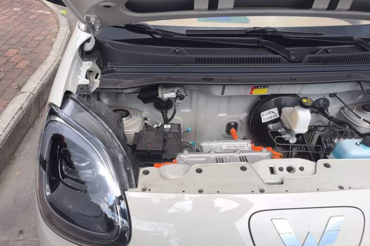 Used Wuling Hongguang MINIEV 2025 Four-Door Version Advanced Edition Engine Bay Right