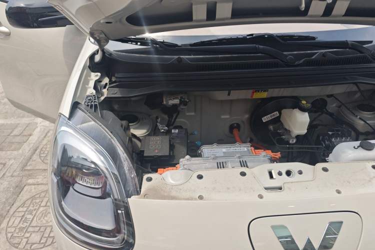 Used Wuling Hongguang MINIEV 2025 Four-Door Version Advanced Edition Engine Bay Right