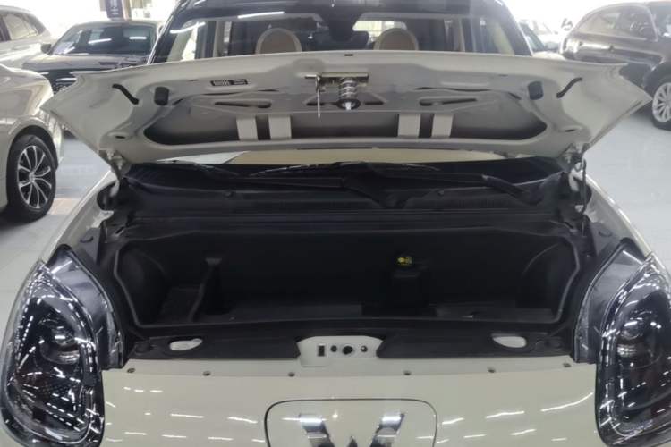 Used Wuling Hongguang MINIEV 2025 Four-Door Version Zhenxiang+ Edition Engine Bay