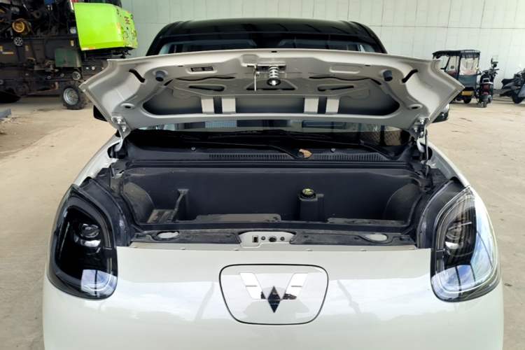 Used Wuling Hongguang MINIEV 2025 Four-Door Version Zhenxiang+ Edition Engine Bay