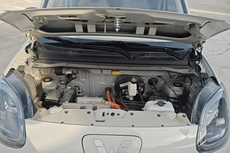 Used Wuling Hongguang MINIEV 2025 Four-Door Version Advanced Edition Engine Bay