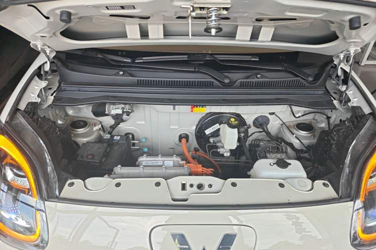 Used Wuling Hongguang MINIEV 2025 Four-Door Version Advanced Edition Engine Bay