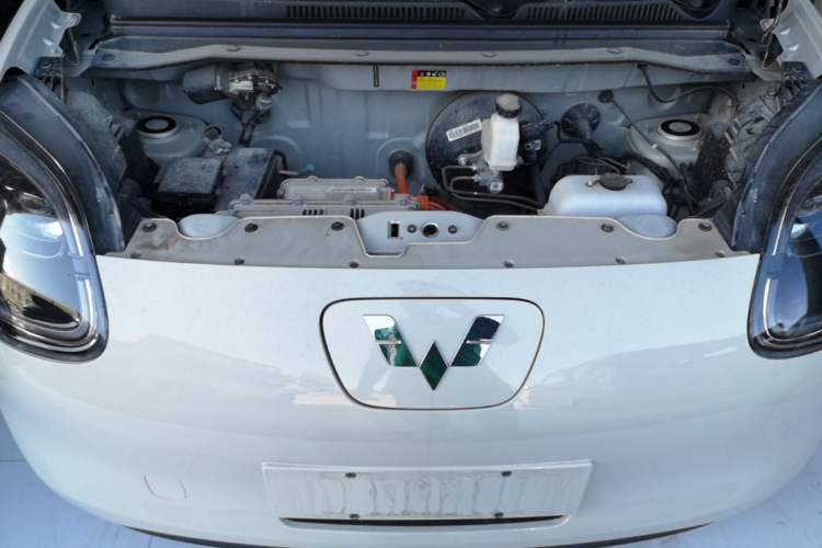 Used Wuling Hongguang MINIEV 2025 Four-Door Version Zhenxiang+ Edition Engine Bay