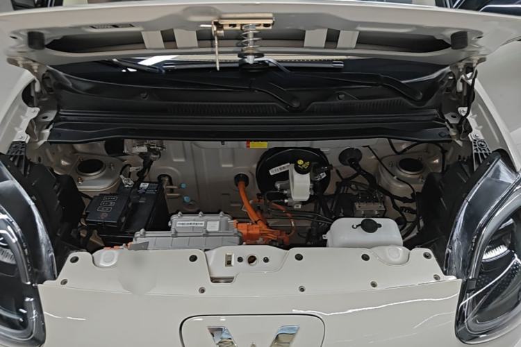 Used Wuling Hongguang MINIEV 2025 Four-Door Version Zhenxiang+ Edition Engine Bay