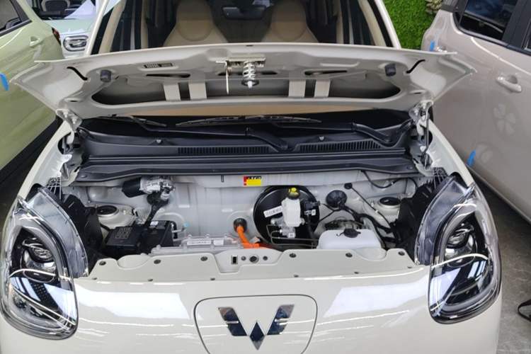 Used Wuling Hongguang MINIEV 2025 Four-Door Version Advanced Edition Engine Bay