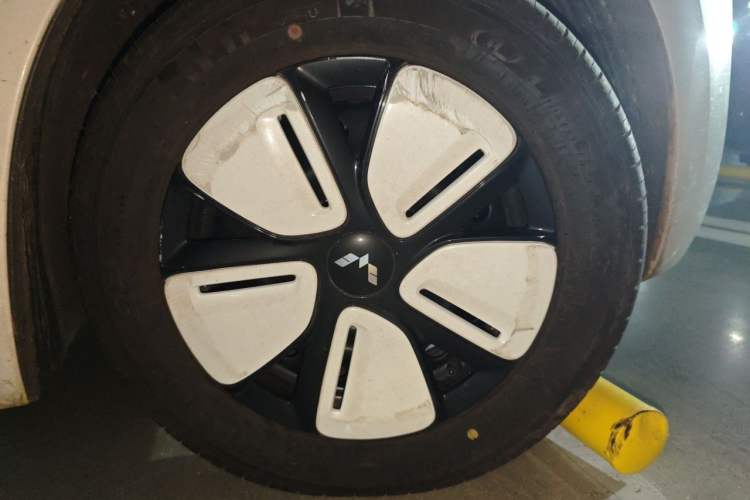 Used Wuling Hongguang MINIEV 2025 Four-Door Version Advanced Edition Exterior 1