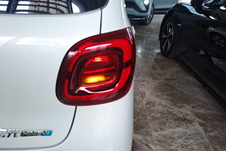 Used Wuling Hongguang MINIEV 2025 Four-Door Version Advanced Edition Exterior 1