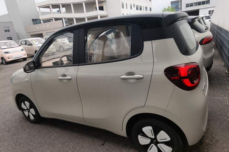Used Wuling Hongguang MINIEV 2025 Four-Door Version Zhenxiang+ Edition Exterior 1