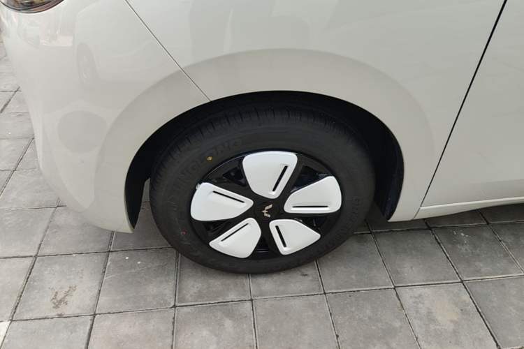 Used Wuling Hongguang MINIEV 2025 Four-Door Version Advanced Edition Exterior 1