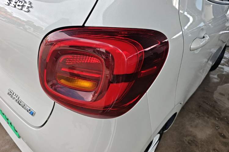Used Wuling Hongguang MINIEV 2025 Four-Door Version Advanced Edition Exterior 1