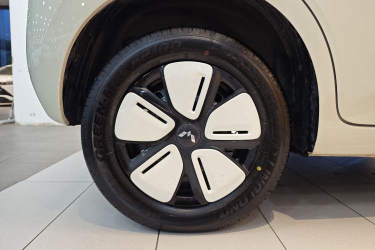 Used Wuling Hongguang MINIEV 2025 Four-Door Version Premium Edition Exterior 11