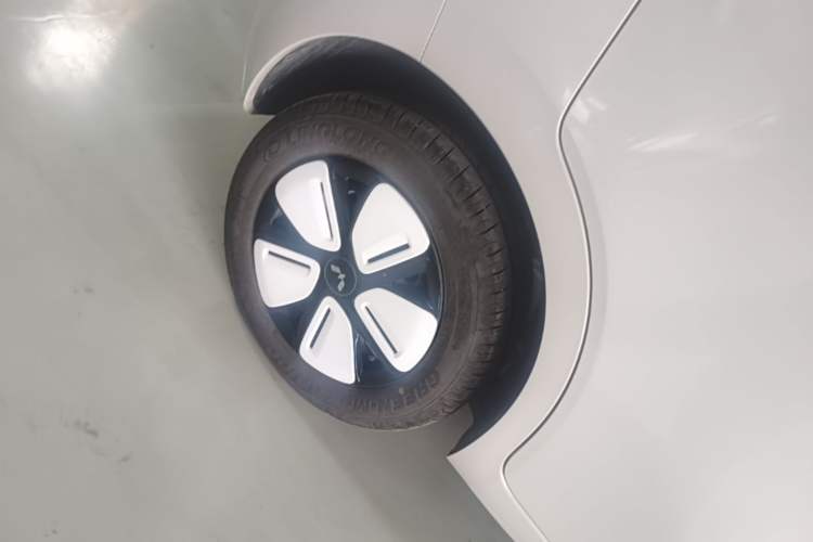 Used Wuling Hongguang MINIEV 2025 Four-Door Version Advanced Edition Exterior 2