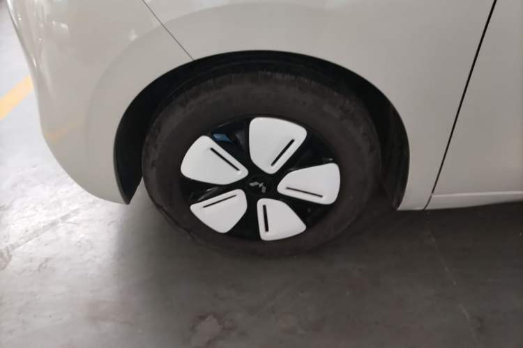 Used Wuling Hongguang MINIEV 2025 Four-Door Version Advanced Edition Exterior 2