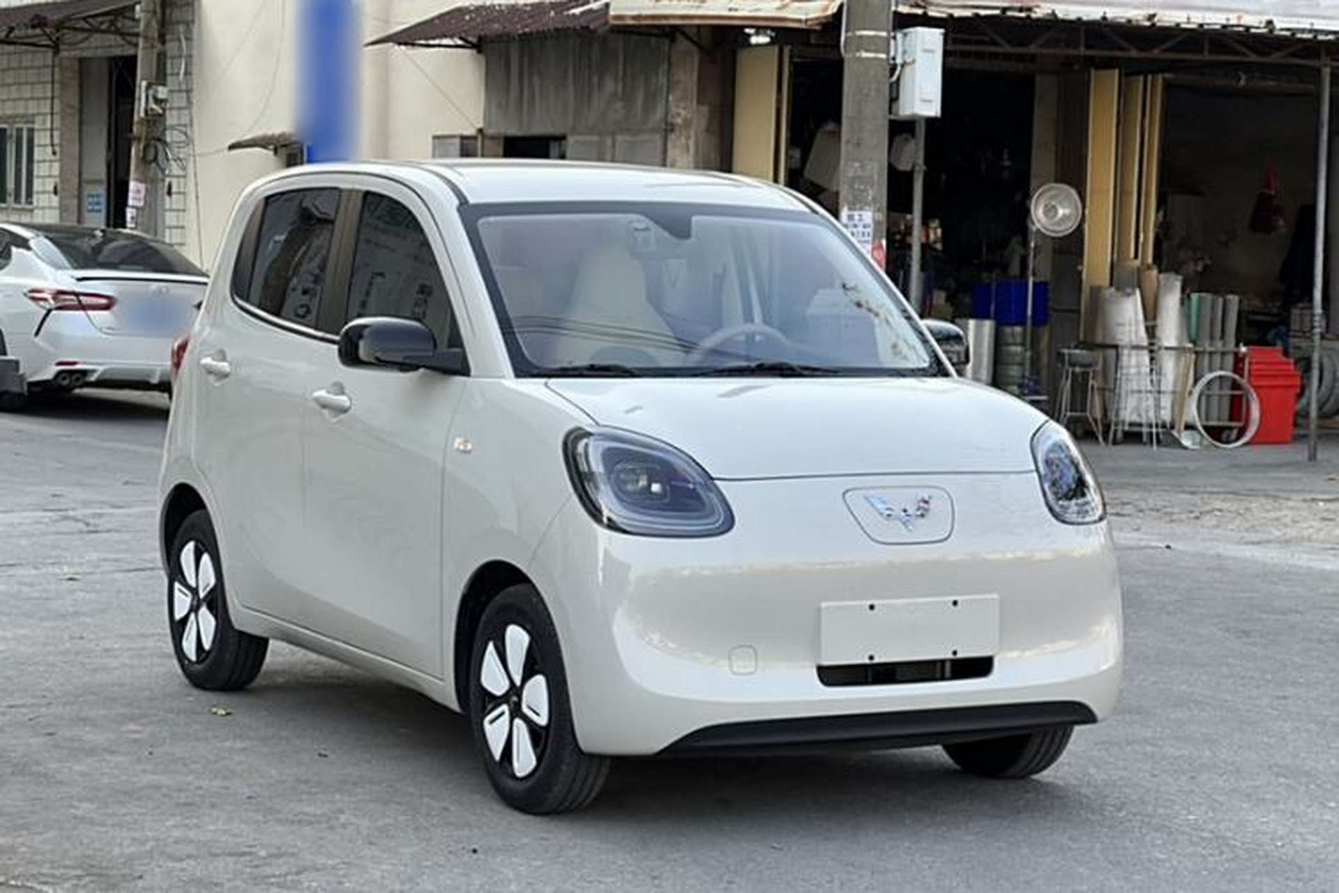 Used Wuling Hongguang MINIEV 2025 Four-Door Version Advanced Edition Exterior 2
