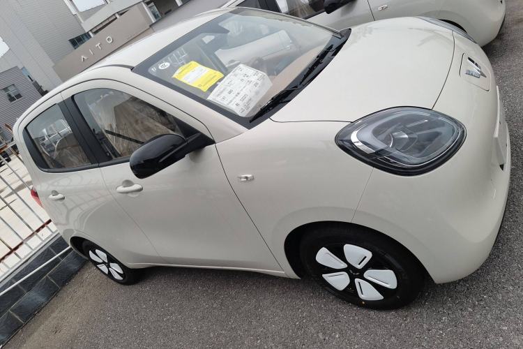 Used Wuling Hongguang MINIEV 2025 Four-Door Version Advanced Edition Exterior 2