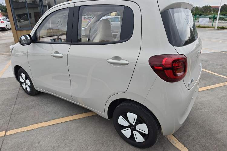 Used Wuling Hongguang MINIEV 2025 Four-Door Version Advanced Edition Exterior 2