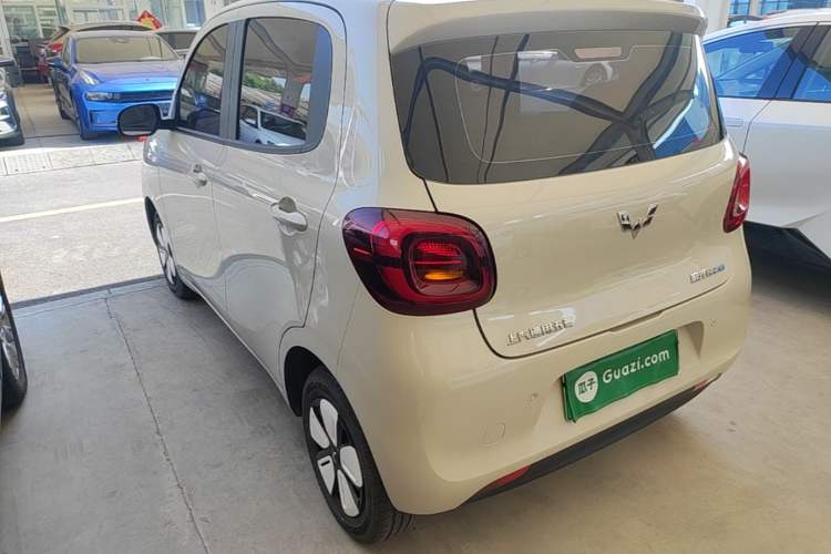 Used Wuling Hongguang MINIEV 2025 Four-Door Version Advanced Edition Exterior 2