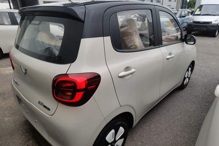 Used Wuling Hongguang MINIEV 2025 Four-Door Version Zhenxiang+ Edition Exterior 2