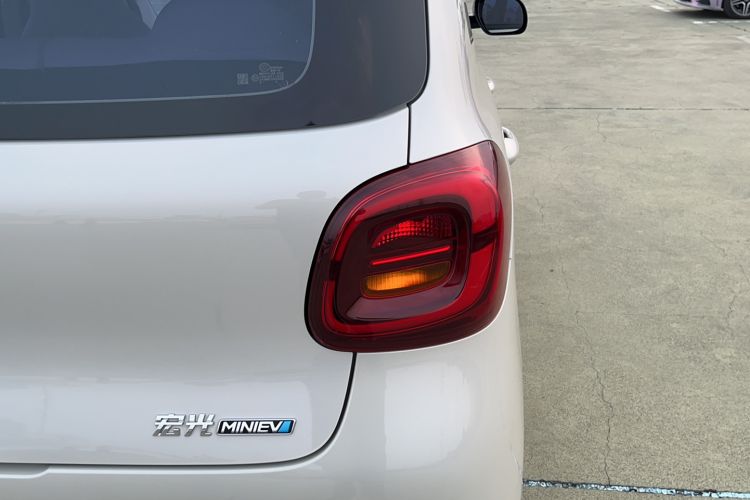Used Wuling Hongguang MINIEV 2025 Four-Door Version Advanced Edition Exterior 2
