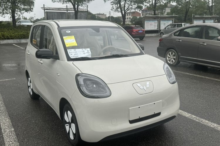 Used Wuling Hongguang MINIEV 2025 Four-Door Version Advanced Edition Exterior 2