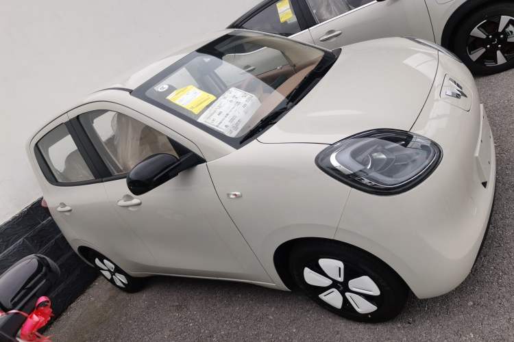 Used Wuling Hongguang MINIEV 2025 Four-Door Version Advanced Edition Exterior 2