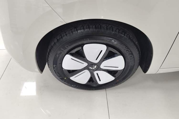 Used Wuling Hongguang MINIEV 2025 Four-Door Version Advanced Edition Exterior 2