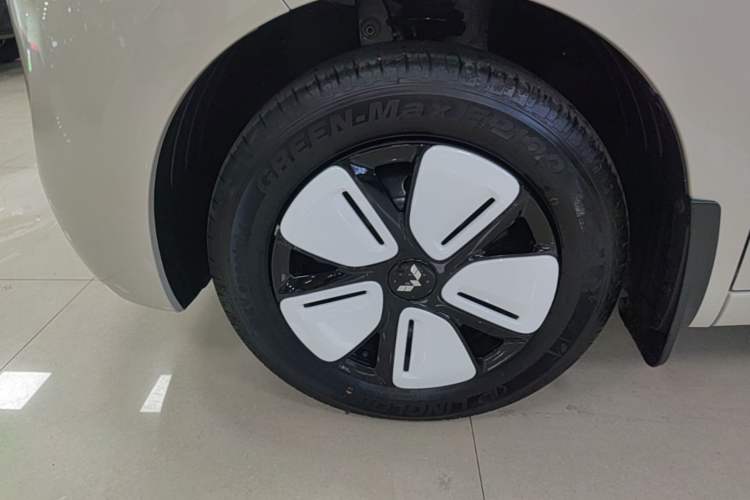 Used Wuling Hongguang MINIEV 2025 Four-Door Version Advanced Edition Exterior 2