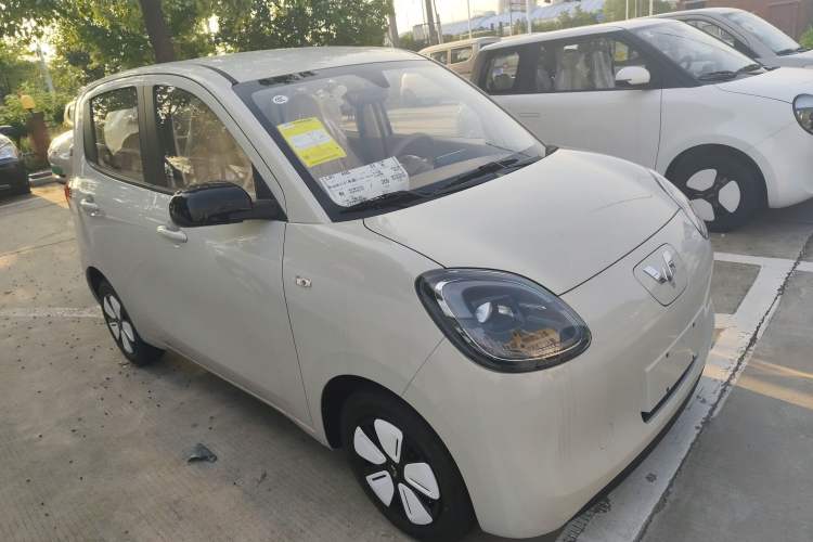 Used Wuling Hongguang MINIEV 2025 Four-Door Version Advanced Edition Exterior 2