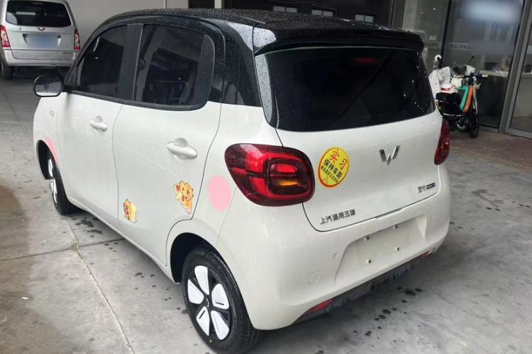 Used Wuling Hongguang MINIEV 2025 Four-Door Version Advanced Edition Exterior 2