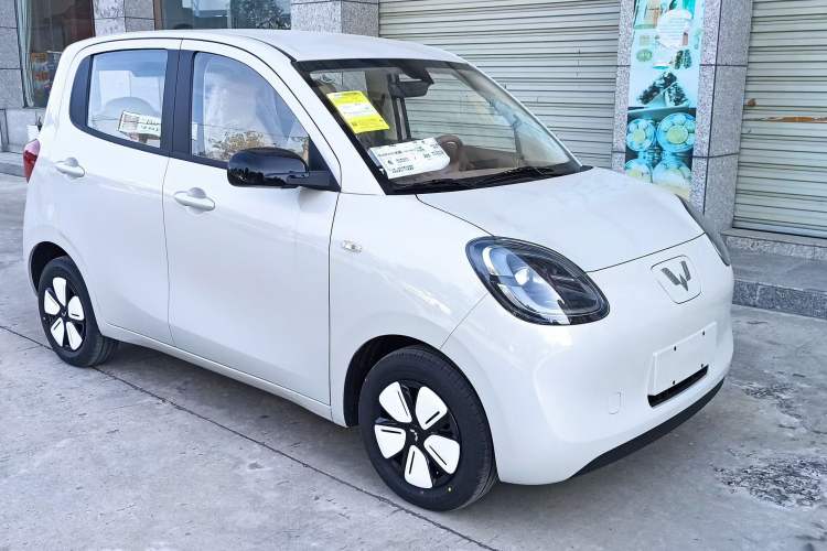 Used Wuling Hongguang MINIEV 2025 Four-Door Version Advanced Edition Exterior 2