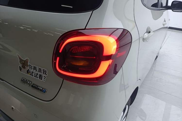 Used Wuling Hongguang MINIEV 2025 Four-Door Version Zhenxiang+ Edition Exterior 3