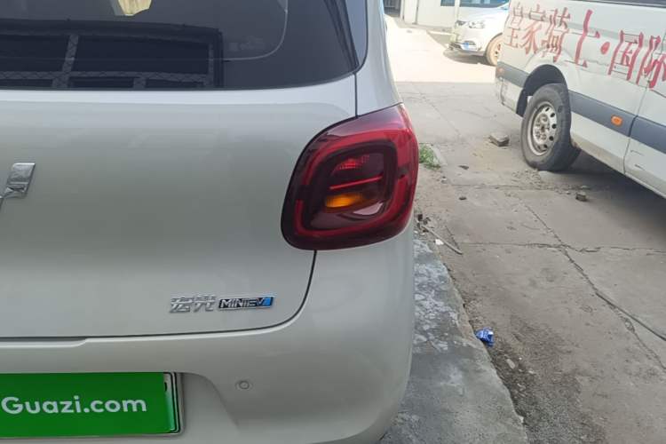 Used Wuling Hongguang MINIEV 2025 Four-Door Version Advanced Edition Exterior 3