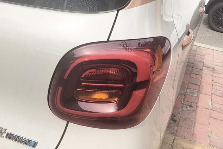 Used Wuling Hongguang MINIEV 2025 Four-Door Version Advanced Edition Exterior 3