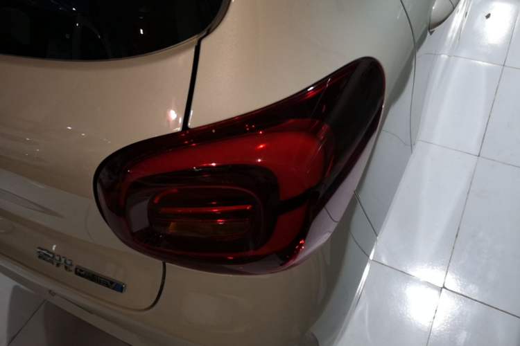 Used Wuling Hongguang MINIEV 2025 Four-Door Version Advanced Edition Exterior 3