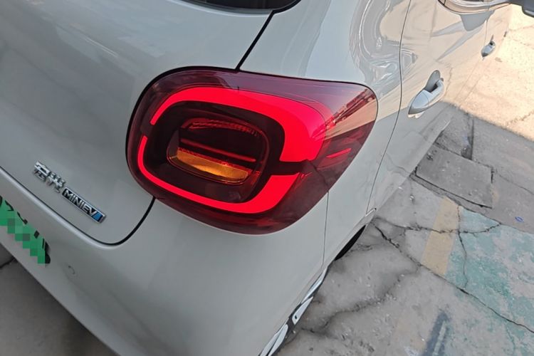 Used Wuling Hongguang MINIEV 2025 Four-Door Version Advanced Edition Exterior 3