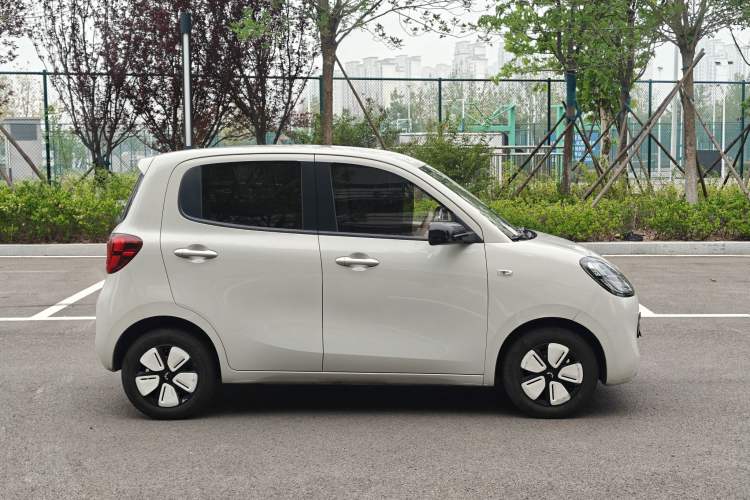 Used Wuling Hongguang MINIEV 2025 Four-Door Version Advanced Edition Exterior 3