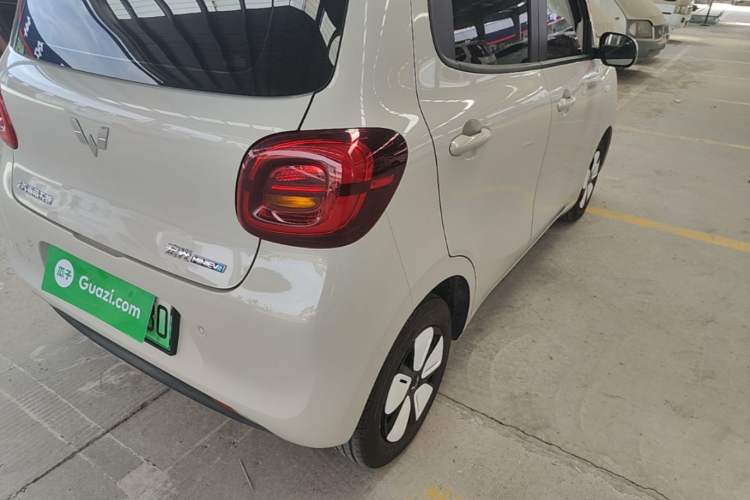 Used Wuling Hongguang MINIEV 2025 Four-Door Version Advanced Edition Exterior 3